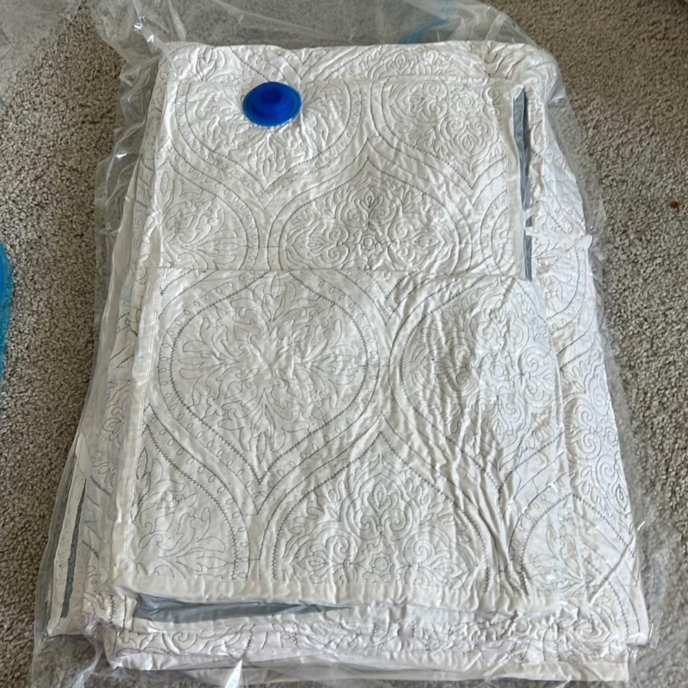 Queen quilt set
